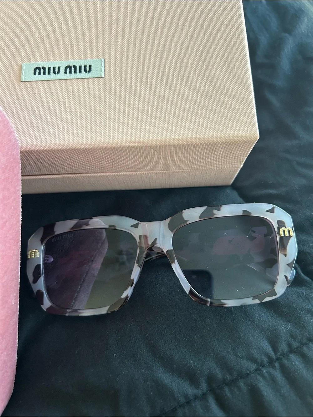 Miu Miu Pink Tortoiseshell Rectangular Sunglasses with pink Case